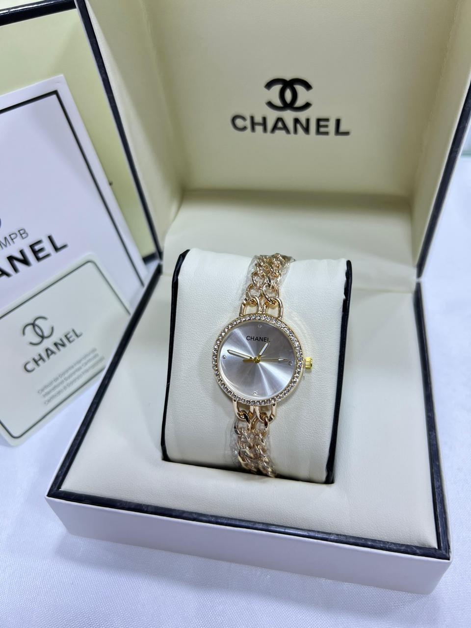 MONTRE CHANEL FEMMES AVEC COFFRET